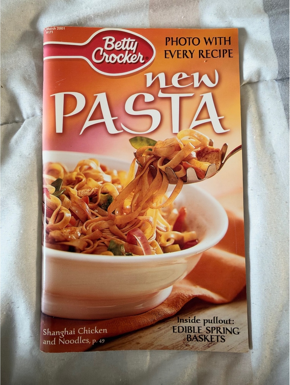 Betty Crocker New Pasta Cookbook with Photo Recipes and Edible Spring Baskets